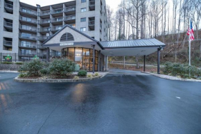Modern Style, 2 Bed Condo, Pool In Gatlinburg!